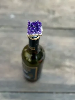 Crystal and Sage Crystal and Sage Amethyst Weinflaschen Verschluss Stopper vergoldet – Produktbild 1 von 1