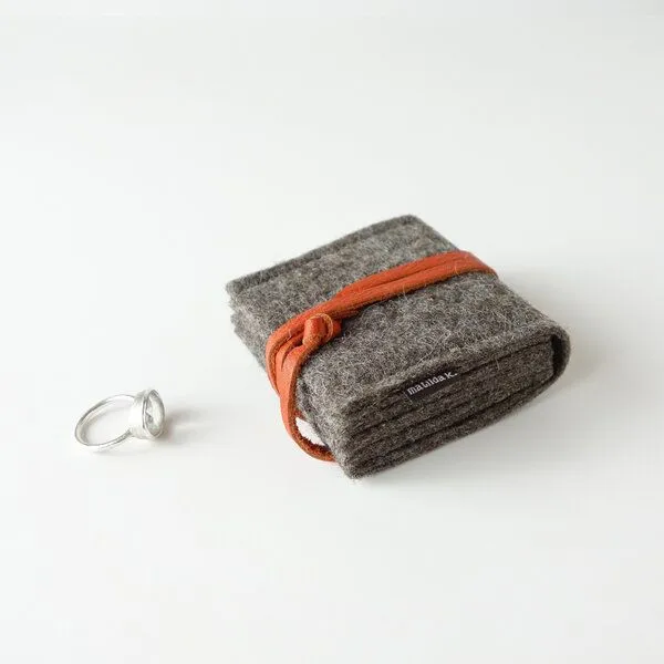 matilda k. manufaktur matilda k. manufaktur Schmuckaufbewahrung 'schmucknest' klein aus Wollfilz braun 'margarete', Braun, – Produktbild 4 von 8