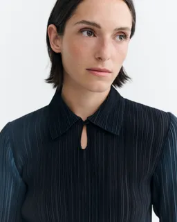 thinking mu Thinking MU Damen vegan Top Plisado Whisper Agostina Dunkelblau – Produktbild 1 von 1