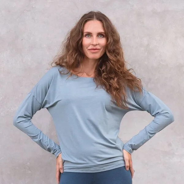 Jaya Jaya PIA - Damen - klassisch-minimalistische Longsleeve aus softem Tencel-Biobaumwol-Mix, locker geschnitten für Yoga und Freizeit, Washed denim/blau, – Produktbild 1 von 2