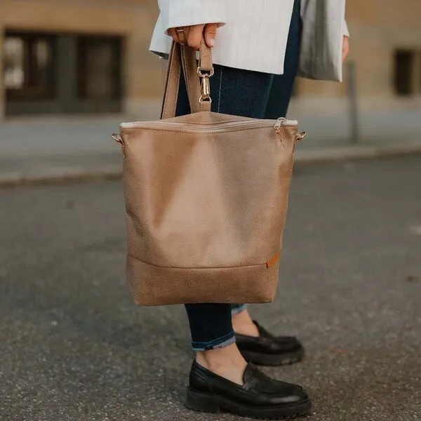 BOWLEANIES TASCHEN BOWLEANIES TASCHEN 2-in-1 Rucksacktasche aus Lederfaserstoff, Hellbraun, – Produktbild 2 von 4