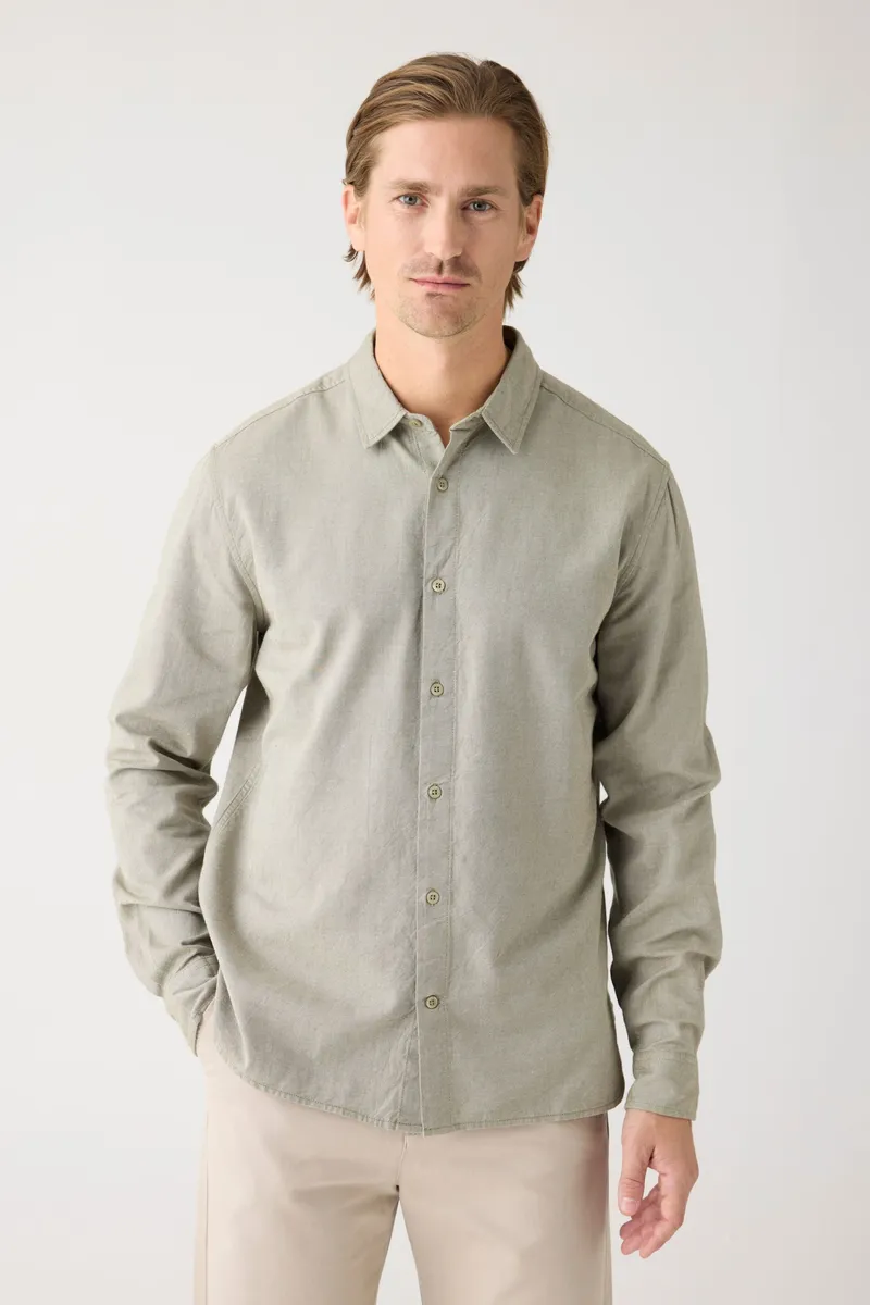 KnowledgeCotton Apparel KnowledgeCotton Apparel Herren vegan Hemd Light Twill Burned Olive, Olivgrün, – Produktbild 2 von 2