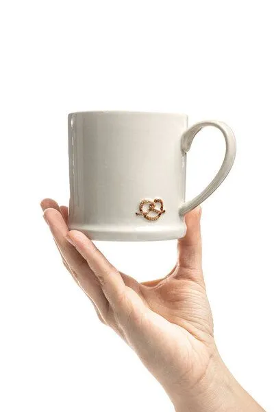 Tranquillo Tranquillo Tasse BRUNETTEA Brezel – Steinzeug, Creme, – Produktbild 4 von 5