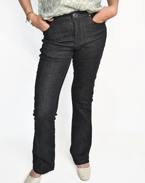 Aatise Aatise Damen Jeans Bootcut Zaude mid-rise Farbe schwarz aus upgecycelter Baumwolle, Schwarz, – Produktbild 1 von 2