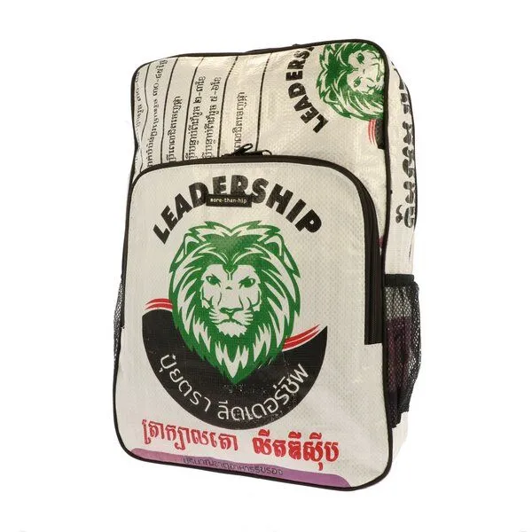 MoreThanHip MoreThanHip Laptop-Rucksack 15,6 Zoll aus recycelten Zement- oder Fischfuttersäcken - Trong, Weiß/grün - löwe, – Produktbild 2 von 4