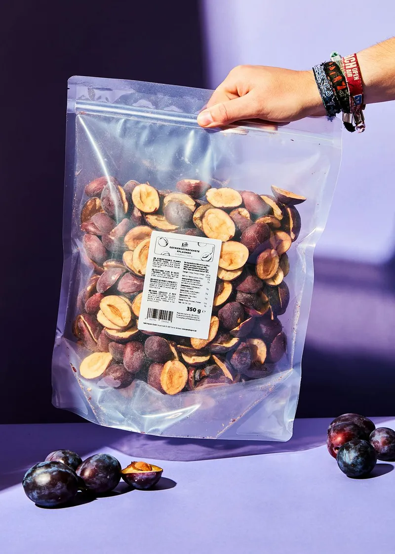KoRo Gefriergetrocknete Pflaumenhälften 350 g – Produktbild 5 von 5