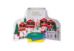 English Tea Shop English Tea Shop Tee Adventskalender "Weihnachtsmarkt" weiß, 24 verschiedene BIO Tees, Vielfältig, da Kräuter-, Früchte-, Schwarz-, Rooibos-, Gewürztees ... – Produktbild 1 von 1