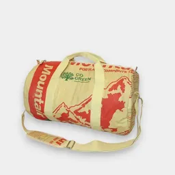 REFISHED fair fashion REFISHED fair fashion Tasche 'SPORTY BAG' - upcycelte Zementsäcke – Produktbild 1 von 1