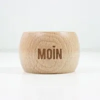 Bow Hummingbird Bow & Hummingbird 2 in 1 Serviettenring und Eierbecher Moin aus nachhaltigem Buchenholz – Produktbild 1 von 1
