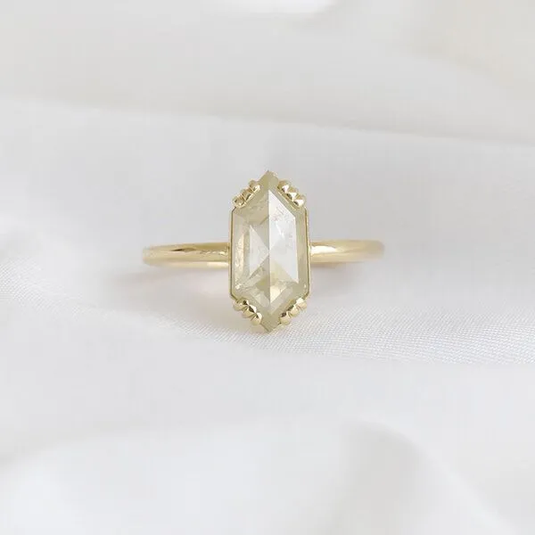 Eppi Eppi Goldener Ring mit Hexagon Salt und Pepper Diamanten Yene, Weiss, – Produktbild 1 von 4