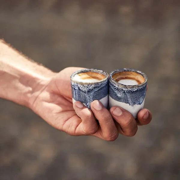 onomao onomao Handgemachter Espressobecher aus Steinzeug | Kollektion TRADITIONELL, Blau dipped, – Produktbild 2 von 4