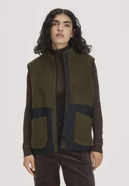 hessnatur hessnatur Wollfleece-Weste Patch Regular aus Bio-Merinowolle – Produktbild 1 von 1