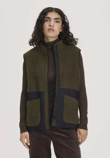 hessnatur hessnatur Wollfleece-Weste Patch Regular aus Bio-Merinowolle, Vintage oliv, – Produktbild 1 von 4