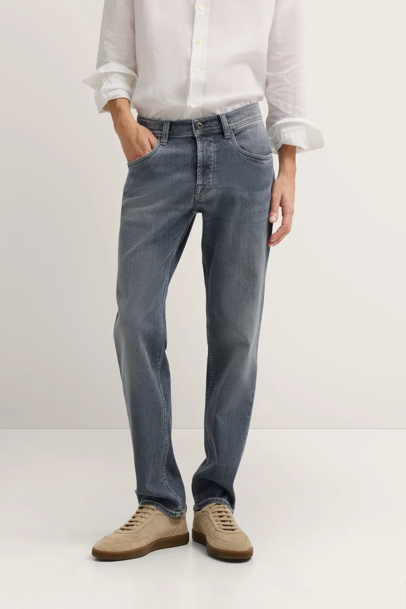 Bugatti Slim Fit Jeans mit Stretchkomfort und klassischer 5-Pocket-Optik in grau, Grau, – Produktbild 1 von 1