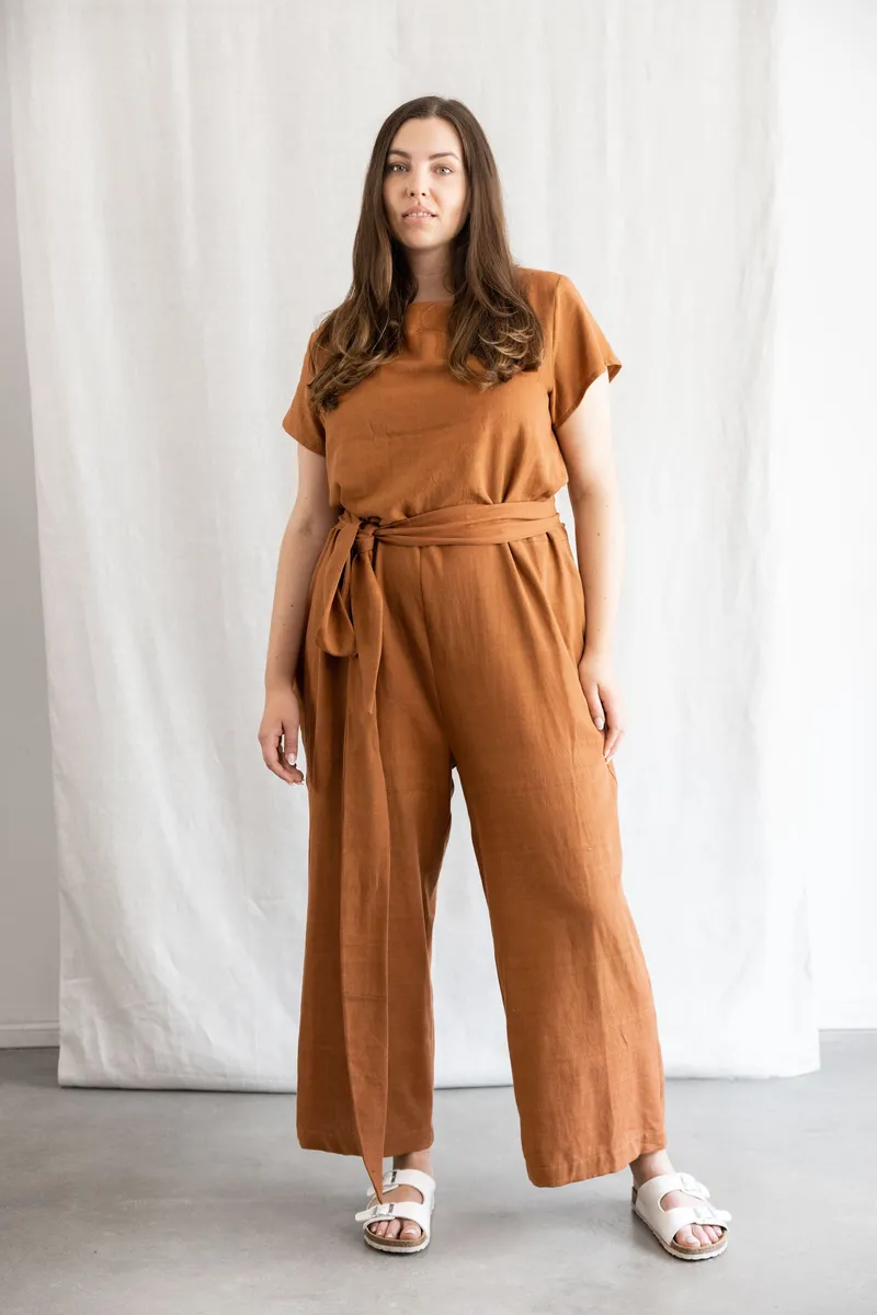 Jyoti - Fair Works Jyoti - Fair Works Damen vegan Jumpsuit Nirav Haselnuss, Dunkelgelb, – Produktbild 1 von 2