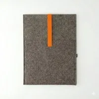 matilda k manufaktur matilda k. manufaktur Minimalistische Laptophülle aus Wollfilz 'max' mit Einsteckfach | für MacBook |Air| Pro 13|14|15|16 Zoll, Braun-braun-orange, – Produktbild 1 von 1