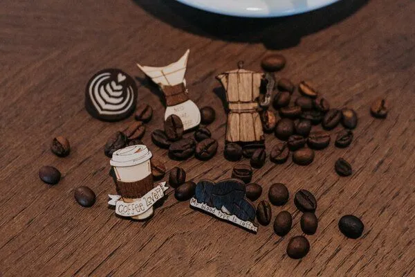 BeWooden BeWooden Coffee Blood Type Holzbrosche – Produktbild 2 von 4