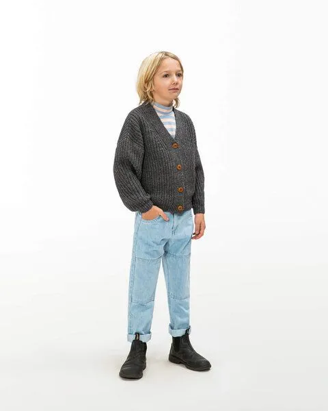 MATONA Matona Klassischer Cardigan mit V-Ausschnitt für Kinder / V-Neck Cardigan, Graphite, – Produktbild 3 von 4