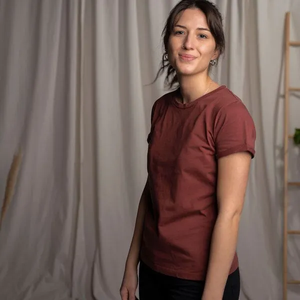Vresh Clothing Vresh Clothing Vranka - T-Shirt aus Biobaumwolle, Mahagoni, – Produktbild 4 von 4
