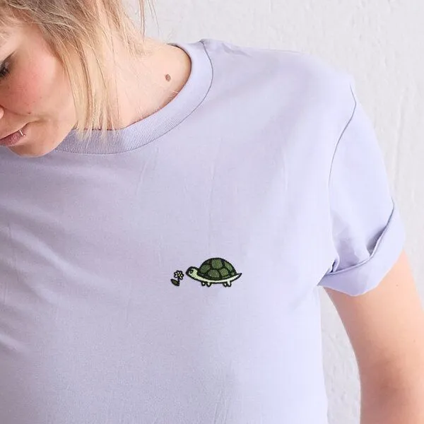LIGARTI Besticktes T-Shirt – Lars die Schildkröte – LIGARTI Tiermanufaktur, Terracotta, – Produktbild 4 von 4