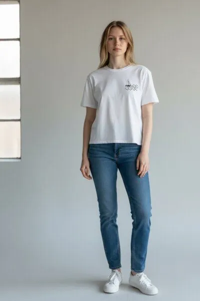 ilovemixtapes ilovemixtapes Small Waves Relaxed Fit Damen T-Shirt aus Modal - White – Produktbild 2 von 2