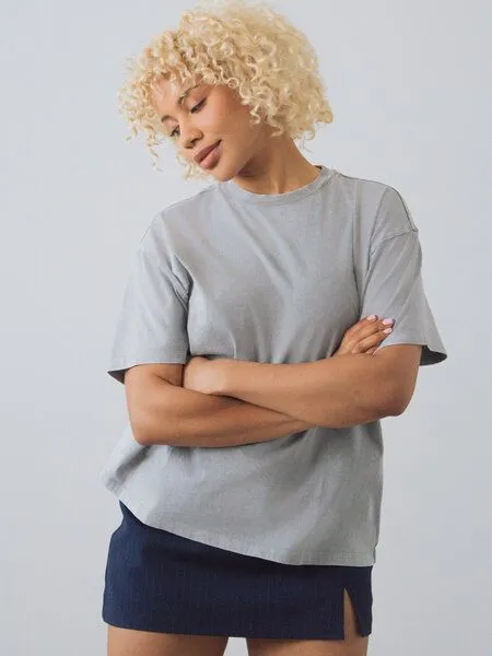 Honest Basics Honest Basics Damen Oversized T-Shirt aus Bio- und recycelter Baumwolle, Limestone, – Produktbild 4 von 4