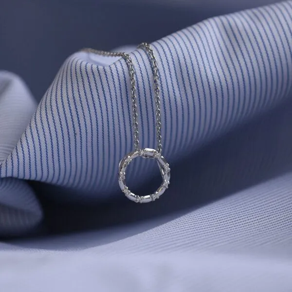 Eppi Eppi Silberner Kettenanhänger im Karmastil mit Diamanten Heidi, Weiss, – Produktbild 1 von 4