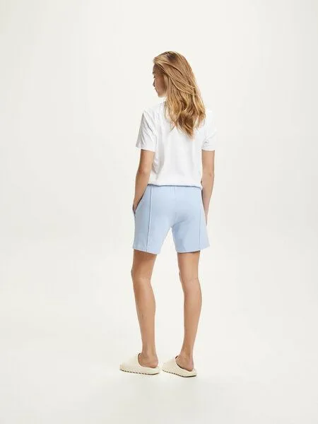 KnowledgeCotton Apparel KnowledgeCotton Apparel Damen Sweatshorts "SWEAT SHORTS" aus Biobaumwolle - Chambray Blue, GOTS zertifiziert – Produktbild 2 von 3