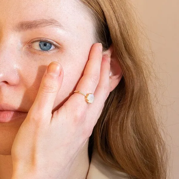 Eppi Eppi Verlobungsring mit Mondstein in Hexagon-Form und Diamanten Carrie, Gelb, – Produktbild 2 von 3