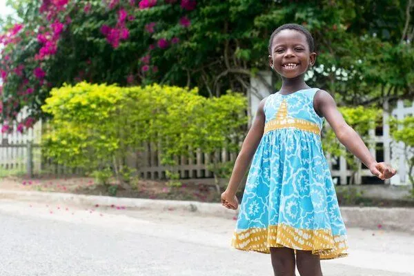 Global Mamas Global Mamas Bio Twirl Kleid - Chroma - Himmelblau – Produktbild 3 von 3