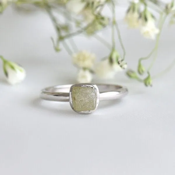 Eppi Eppi Ring aus Gold mit gelbem Rohdiamanten Yianna, Weiss, – Produktbild 2 von 3