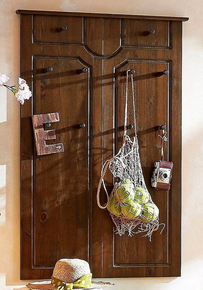 OTTO home Garderobenpaneel Klera, mit dekorativen Fräsungen, Kiefer, Landhausstil (Made in Europe), Mit 10 Kleiderhaken, aus massiver Kiefer, Braun, – Produktbild 2 von 5