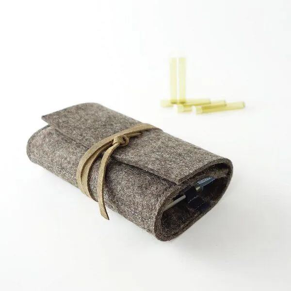 matilda k. manufaktur matilda k. manufaktur Taschenapotheke für homöopathische Globuli aus Filz mit 24 leeren Gläschen 'samuel', Braun, – Produktbild 4 von 4