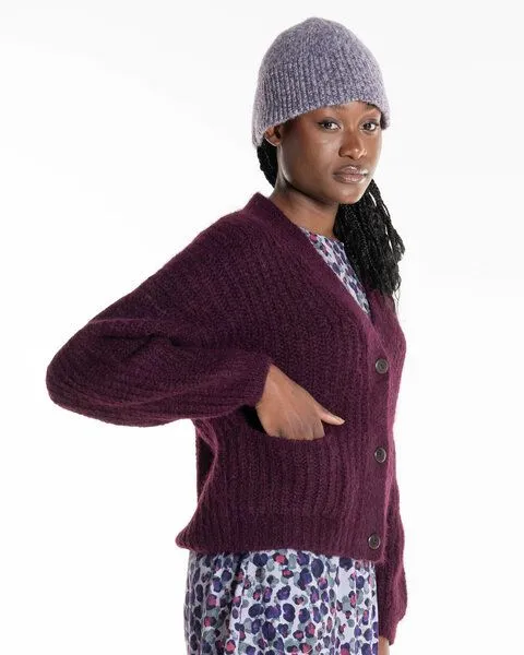 Alma & Lovis Alma & Lovis Cardigan im Grandpa-Style mit kuscheligem Alpaka-Mix | Grandpa Tiron, Red beet (dunkelrot), – Produktbild 3 von 4