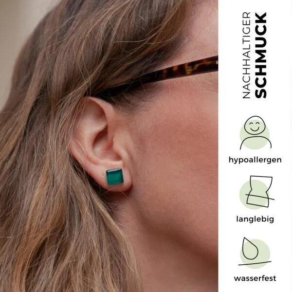 ALEXASCHA ALEXASCHA Minimalistische Ohrstecker, klein, aus Glas, Malachitgrün, – Produktbild 3 von 4