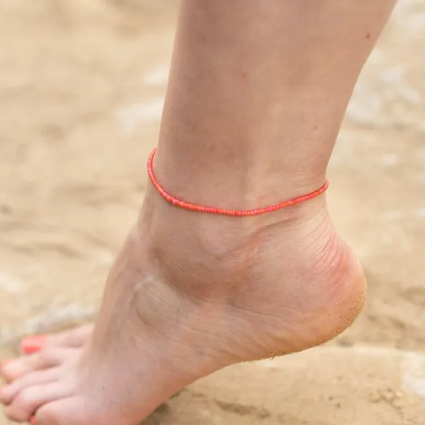 juni juni Perlen Fußkettchen "Vermillion" rot / orange – Produktbild 3 von 5