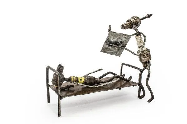 Mama Akua Mama Akua Zündkerzen Figur - Arzt I – Produktbild 1 von 8