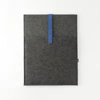 matilda k manufaktur matilda k. manufaktur Minimalistische Laptophülle aus Wollfilz 'max' mit Einsteckfach | für MacBook |Air| Pro 13|14|15|16 Zoll, Dunkelgrau-mittelblau, – Produktbild 1 von 1