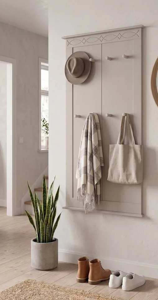 OTTO home Garderobenpaneel Indra Wandgarderobe mit 8 Haken und dekorativer Fräsung (B/T/H: 63/6/100 cm), aus massiver Kiefer, 8 Haken mit einer natürliche Maserung, Braun, – Produktbild 4 von 5
