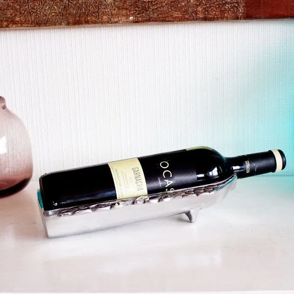 Mitienda Shop Mitienda Shop Weinflaschenhalter aus Zinn "Wine Leaf" – Produktbild 3 von 4