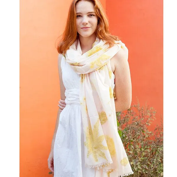 Sundara Sundara Schal aus 100% Bio-Baumwolle – ECO PRINT, Offwhite, – Produktbild 1 von 3