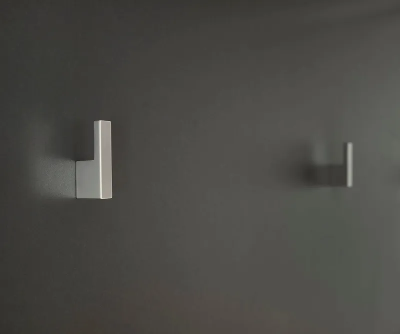 OTTO home Garderobenpaneel Westminster, Wandregal im Landhausstil Flurgarderobe Garderobe Paneel, mit Ablage, Haken & Kleiderstange aus Metall, in 2 Farben erhältlich, Grau, – Produktbild 1 von 5
