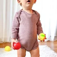 OrganicEra Baby Langarm Bodysuit, gestreift 'OrganicEra' aus Bio Baumwolle, Bordeaux melange (rot), – Produktbild 1 von 1