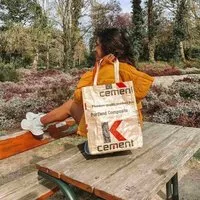 REFISHED fair fashion REFISHED fair fashion Tasche 'BUSINESS BAG' - upcycelte Zementsäcke, #cement beige-schwarz-rot, – Produktbild 1 von 1