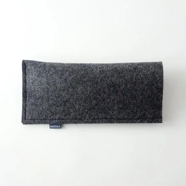 matilda k. manufaktur matilda k. manufaktur Brillenetui aus Wollfilz zum Einstecken in verschiedenen Farben 'justus', Anthrazit naht schwarz, – Produktbild 2 von 4