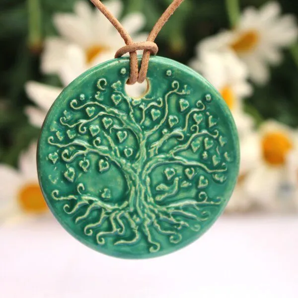 Schönes aus Indochina Schönes aus Indochina Schmuck aus Keramik, Medaillon Elefant, Lotus und Lebensbaum, Grün, – Produktbild 1 von 2
