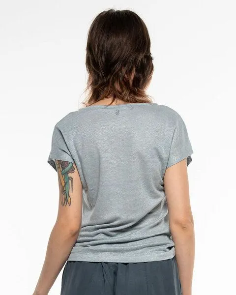 Alma & Lovis Alma & Lovis Elegantes Kurzarmshirt aus 100% Leinen-Jersey | Linen Short Pure, Silver blue (hellblau), – Produktbild 3 von 3