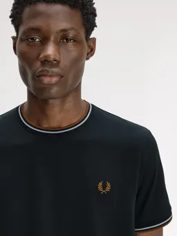 Fred Perry Fred Perry Twin Tipped T-Shirt Grün 78C - Größe XL – Produktbild 1 von 1