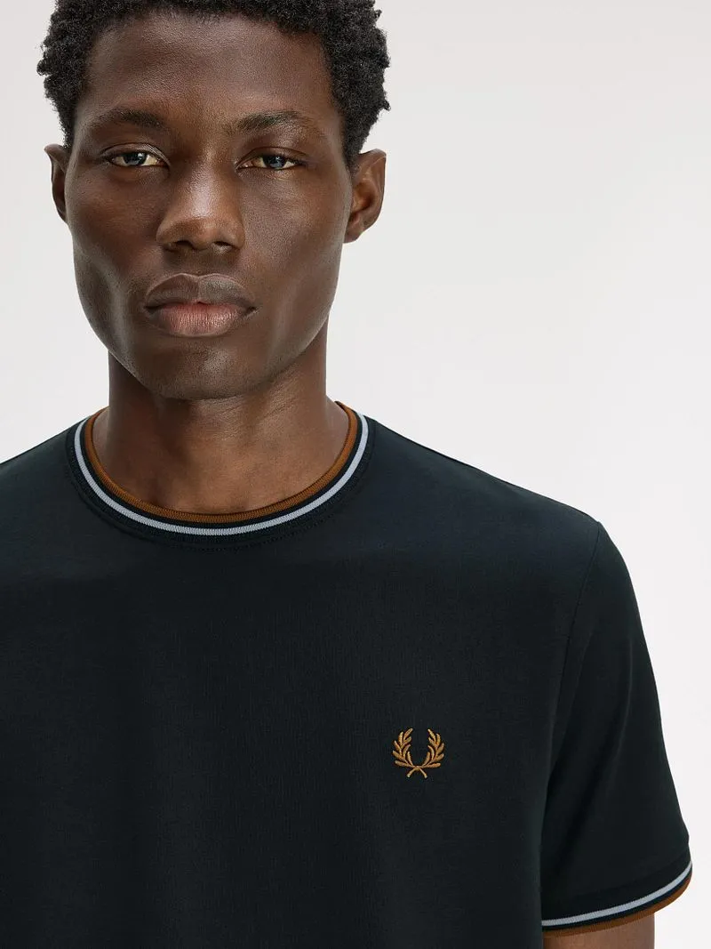 Fred Perry Fred Perry Twin Tipped T-Shirt Grün 78C - Größe XXL, Dunkelgrün, – Produktbild 1 von 5
