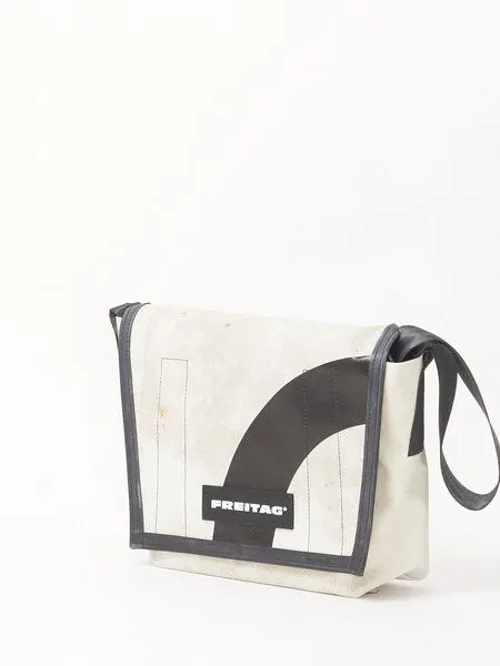 Freitag Freitag F11 LASSIE - white black (000004048915) – Produktbild 2 von 3